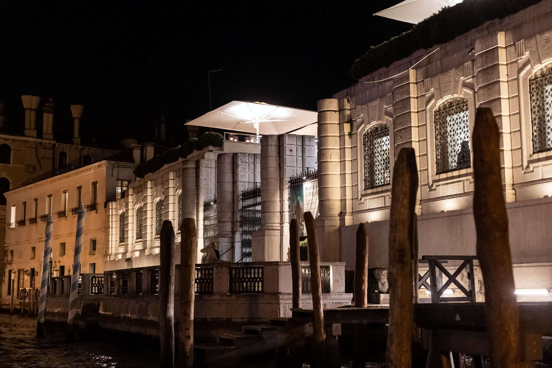 Beautiful historic buildings overlooking the typical canals of Venice - ACCAELLE Events | Organizzazione eventi e Wedding planner