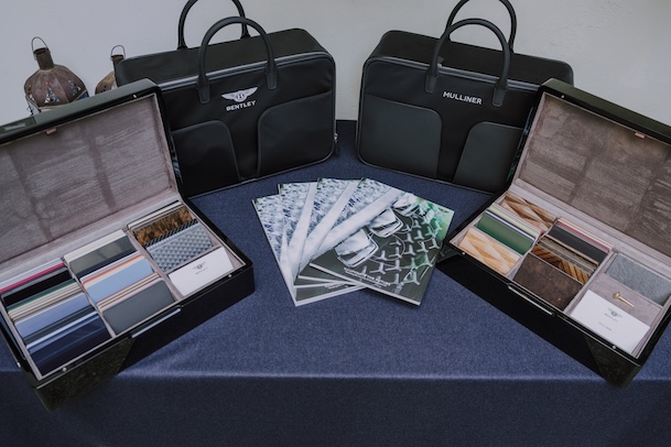 Black bags and briefcases containing Bentley branded card holders and wallets in various colors - ACCAELLE Events | Organizzazione eventi e Wedding planner