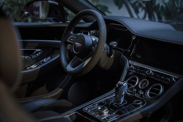 Bentley Continental interior driver's side - ACCAELLE Events | Organizzazione eventi e Wedding planner