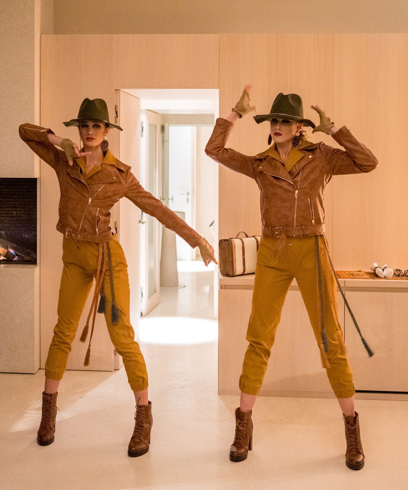 Models in elegant brown and yellow dresses posing wearing a cowboy hat - ACCAELLE Events | Organizzazione eventi e Wedding planner
