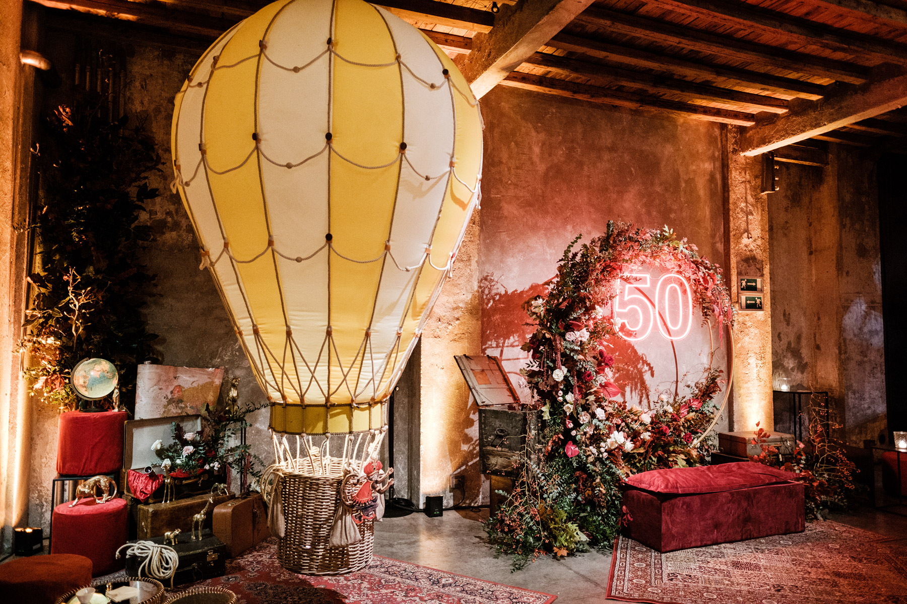 indoor hot air balloon with soft light - ACCAELLE Events | Organizzazione eventi e Wedding planner