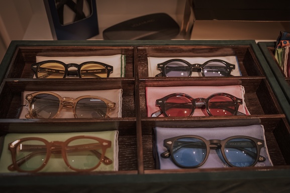 Sunglasses with multicolored lenses - ACCAELLE Events | Organizzazione eventi e Wedding planner