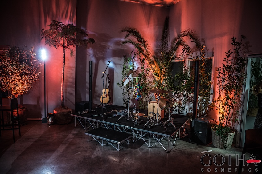Stage set up for live music with suggestive lighting at the Gotha Cosmetics event. - ACCAELLE Events | Organizzazione eventi e Wedding planner