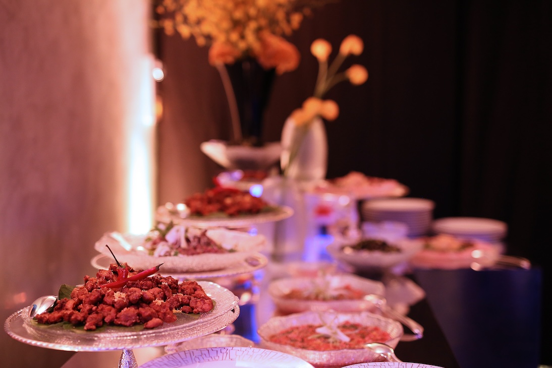 A rich dessert buffet with compositions on decorated plates in an elegant evening setting. - ACCAELLE Events | Organizzazione eventi e Wedding planner
