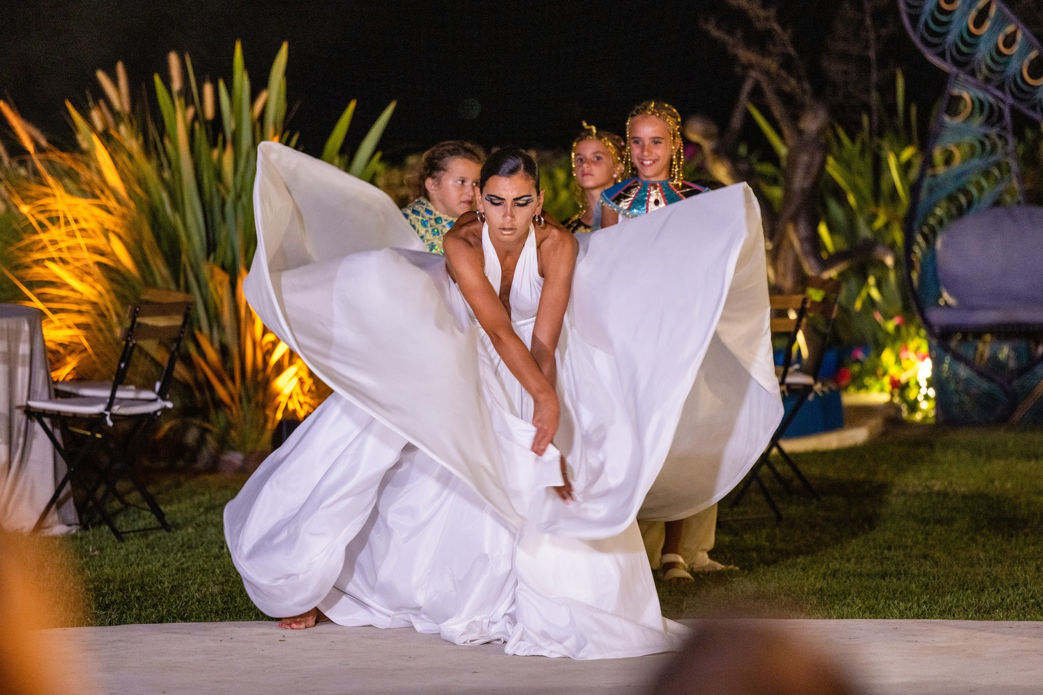 Bride in white dress dances during evening reception. - ACCAELLE Events | Organizzazione eventi e Wedding planner