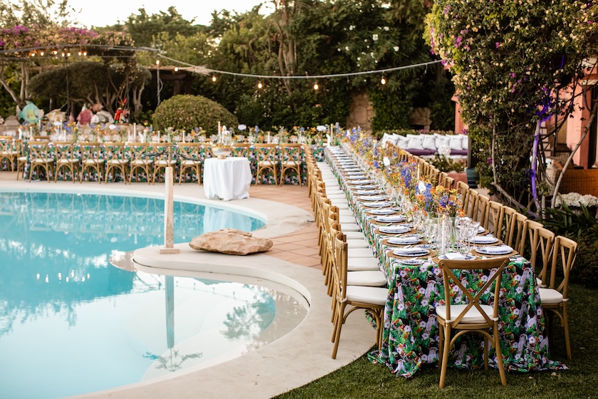Imperial table set up by a blue swimming pool in a garden - ACCAELLE Events | Organizzazione eventi e Wedding planner