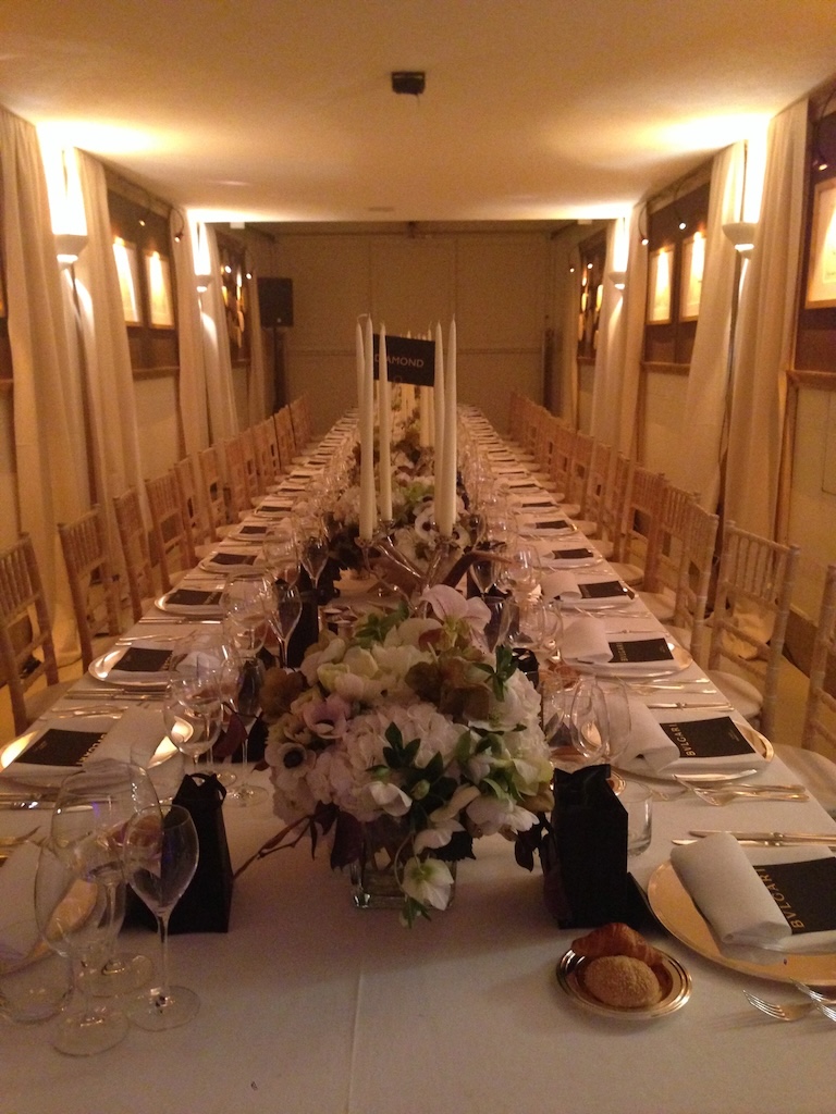 Long table set up for a Bvulgari event and warm lights in the background - ACCAELLE Events | Organizzazione eventi e Wedding planner