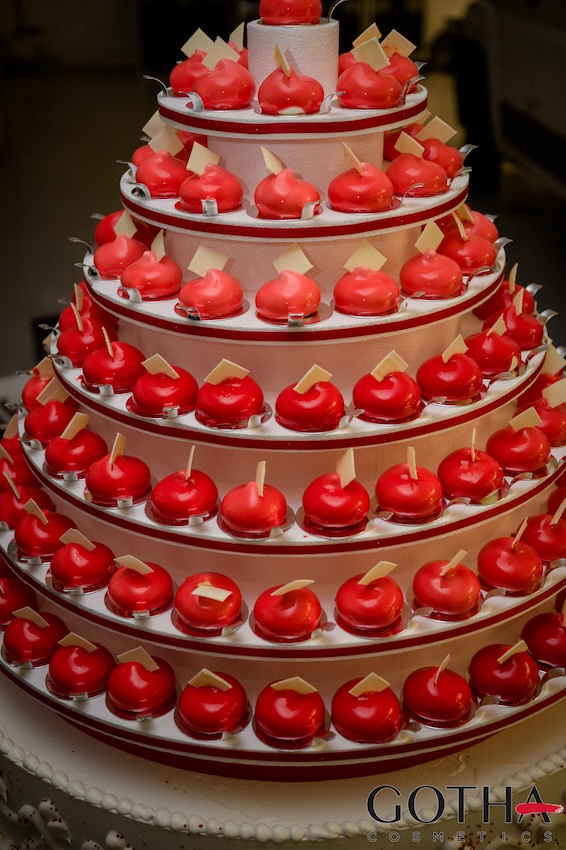 Tower of red pastries with white decorations, served during a Gotha Cosmetics corporate event. - ACCAELLE Events | Organizzazione eventi e Wedding planner