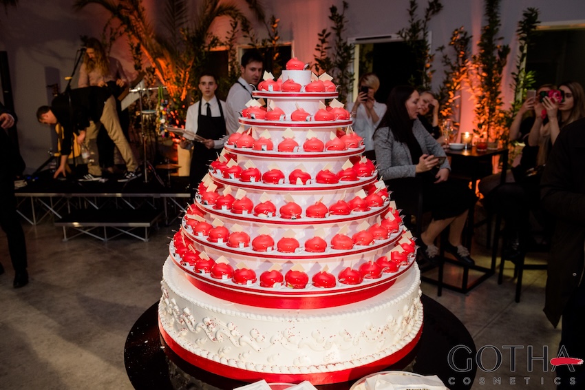 Tower of red pastries with white decorations, served during a Gotha Cosmetics corporate event. - ACCAELLE Events | Organizzazione eventi e Wedding planner
