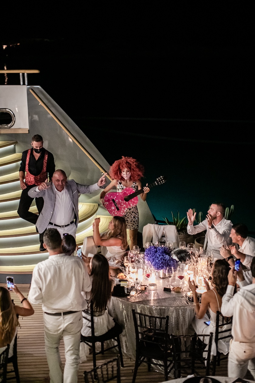 Top view of guests enjoying themselves during the event - ACCAELLE Events | Organizzazione eventi e Wedding planner