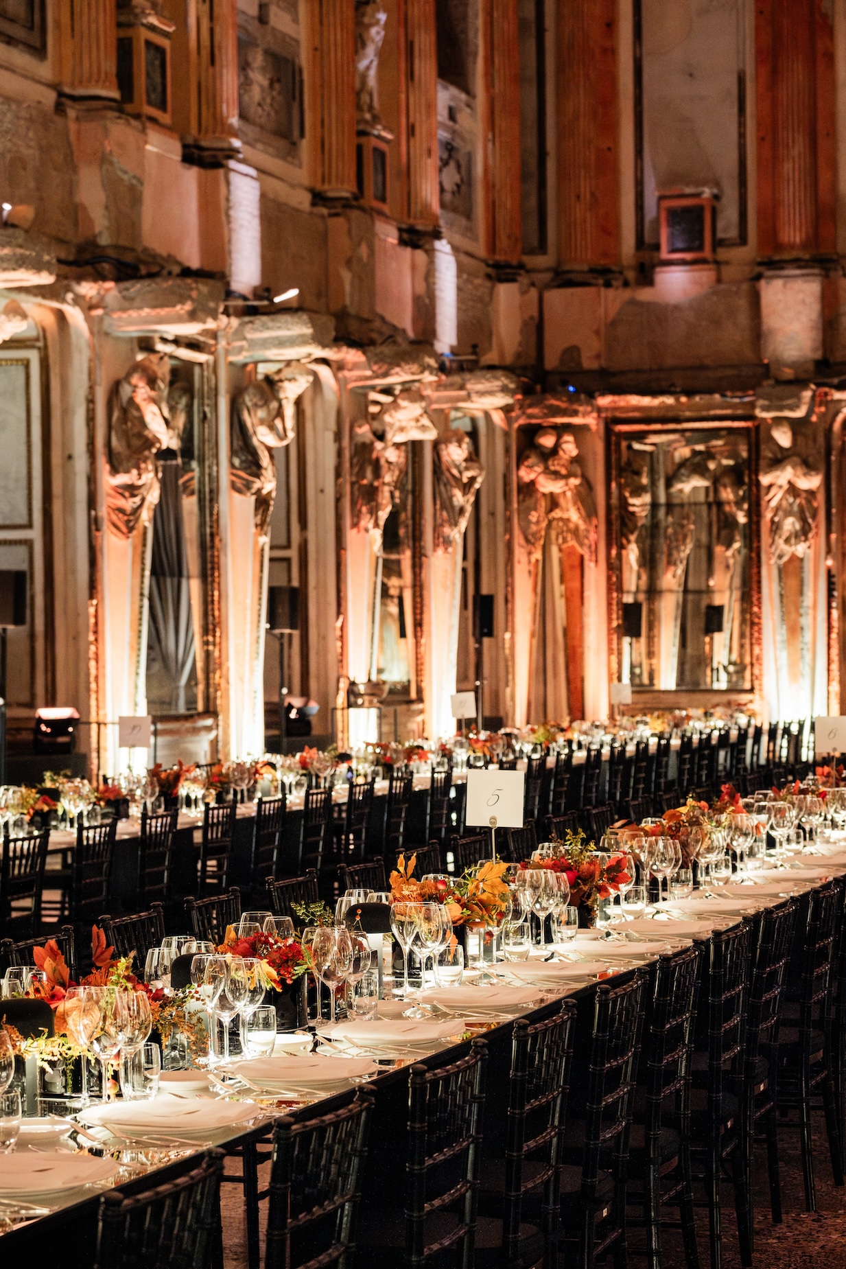 Lunga tavolata apparecchiata a Palazzo Reale di Milano - ACCAELLE Events | Organizzazione eventi e Wedding planner