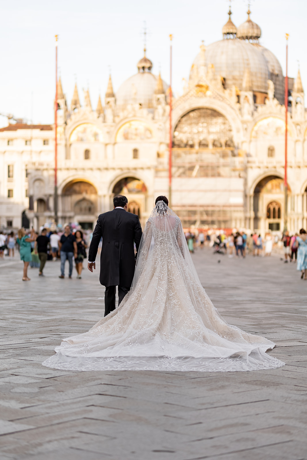 Sposi a passeggio in Piazza San Marco - ACCAELLE Events | Organizzazione eventi e Wedding planner