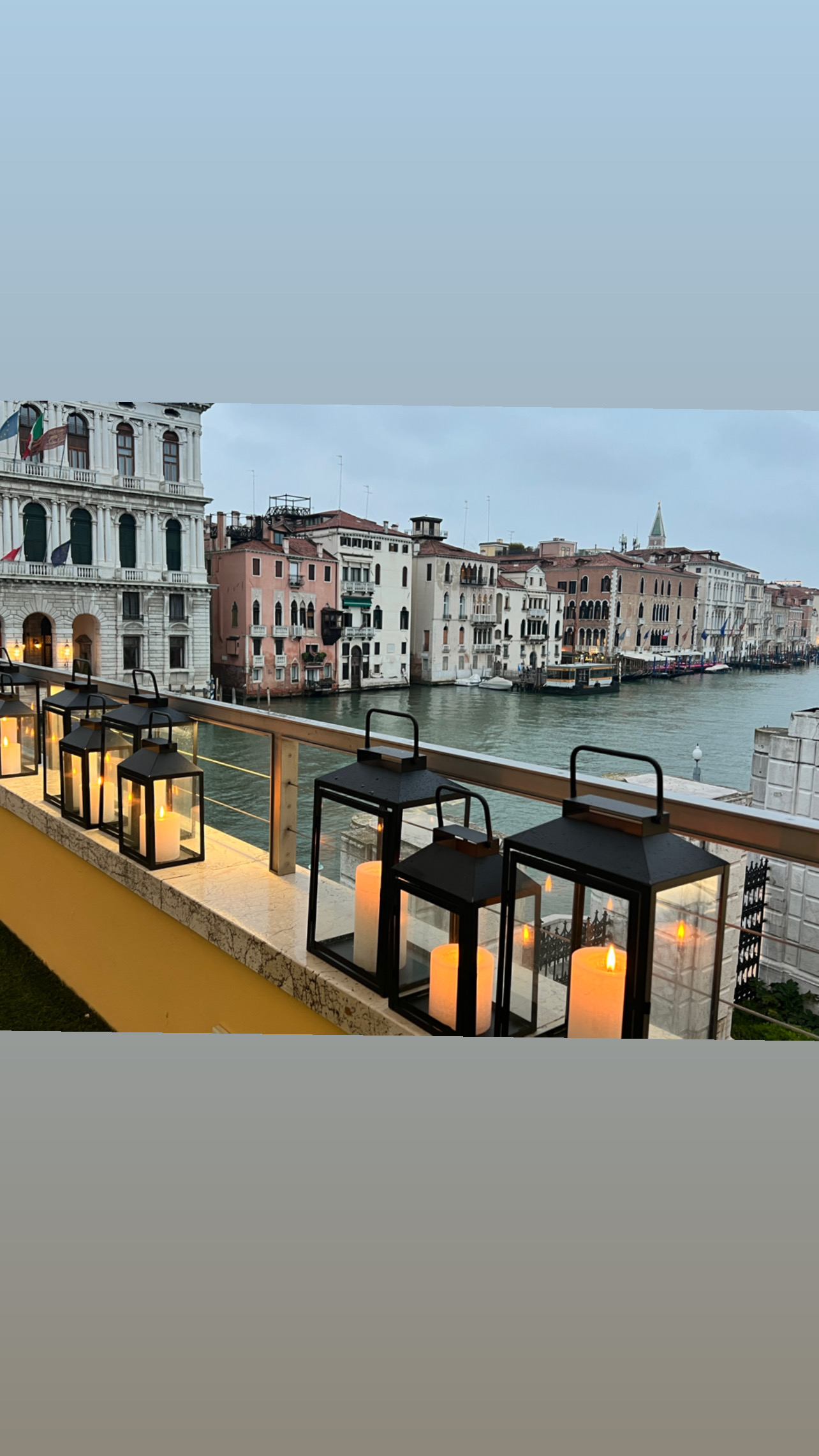 Vista canali di Venezia da uno dei tanti ponti presenti - ACCAELLE Events | Organizzazione eventi e Wedding planner