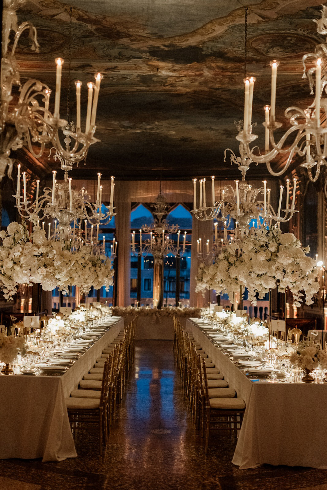 Allestimento cena matrimonio in una sala d'epoca - ACCAELLE Events | Organizzazione eventi e Wedding planner