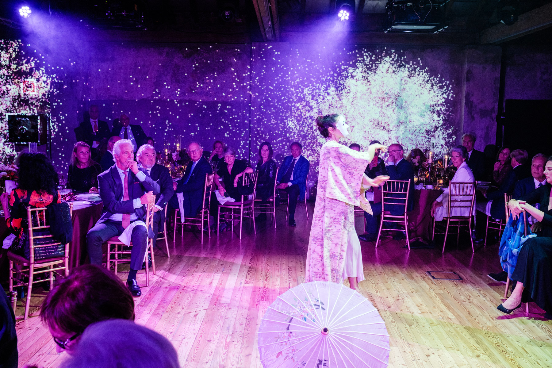Attrice con abiti tipici cinesi durante lo spettacolo - ACCAELLE Events | Organizzazione eventi e Wedding planner