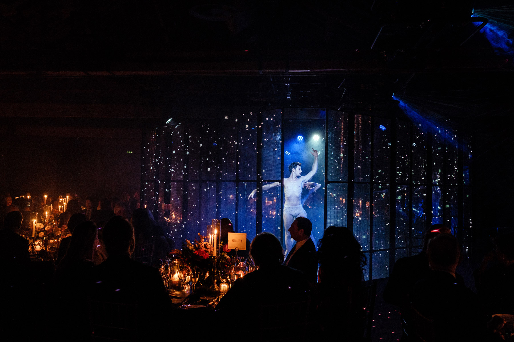 Ballerino che danza sul palco  - ACCAELLE Events | Organizzazione eventi e Wedding planner