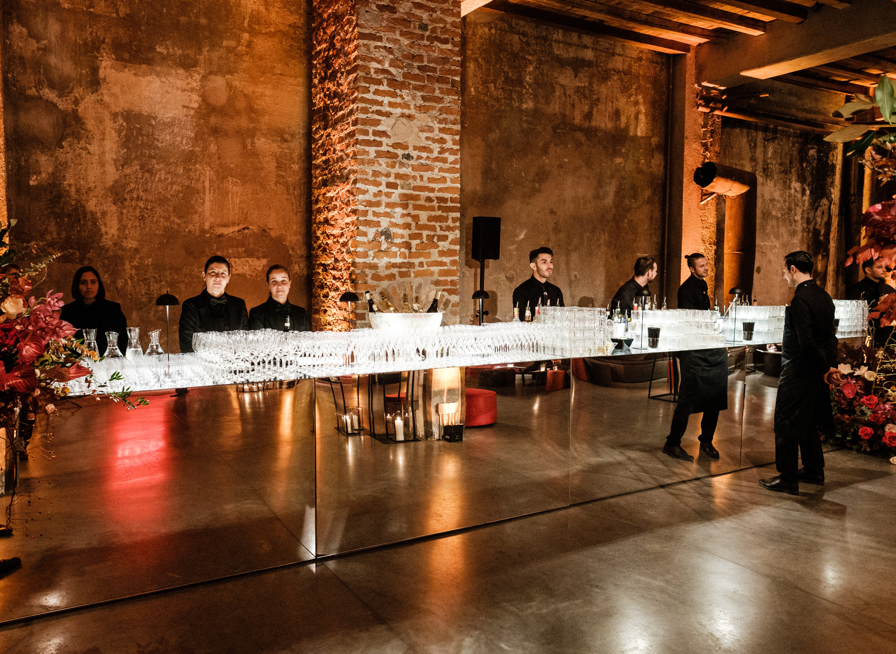 Bancone cocktail bar a specchio per evento - ACCAELLE Events | Organizzazione eventi e Wedding planner
