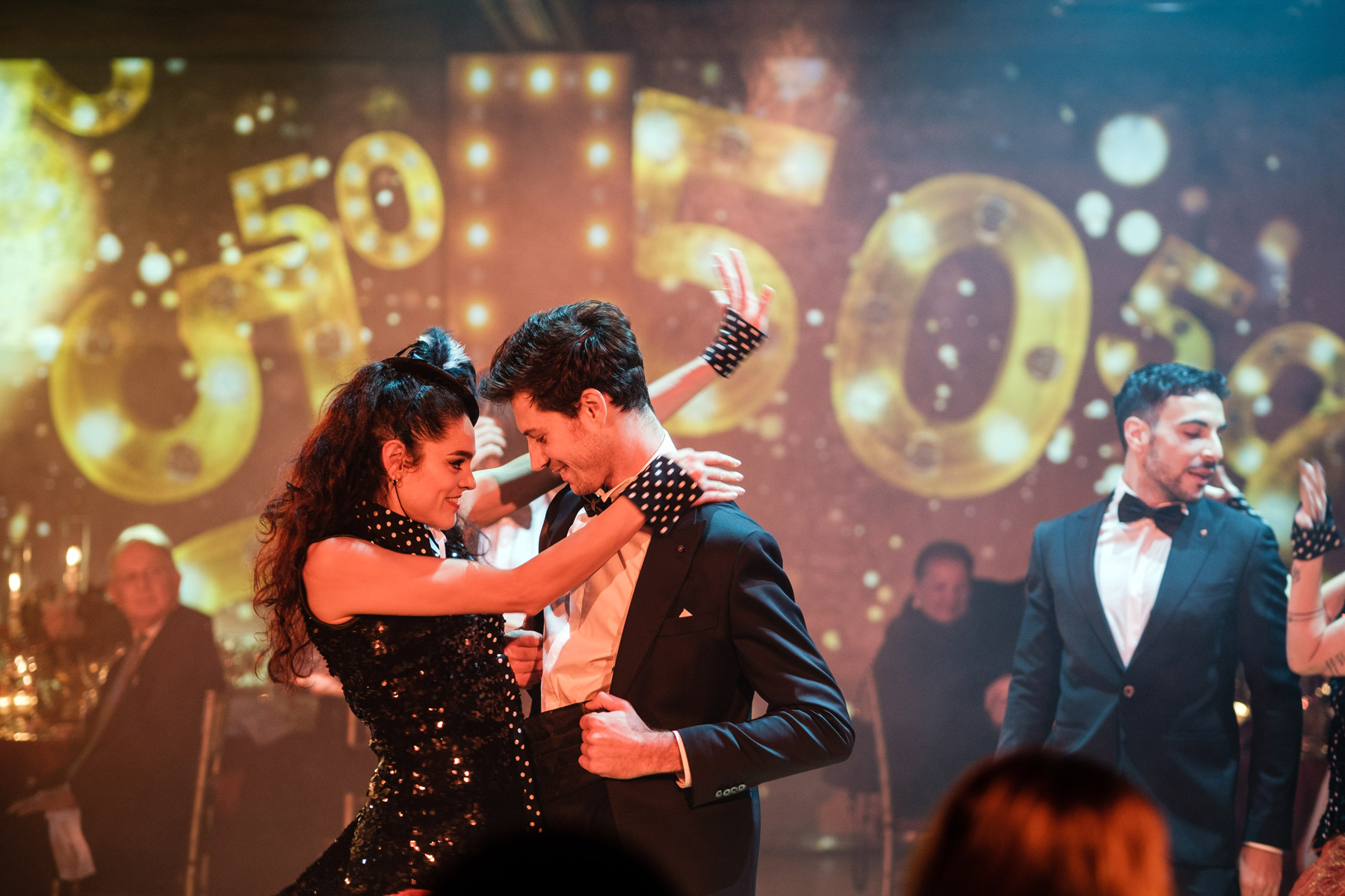 Coppia che balla durante la festa - ACCAELLE Events | Organizzazione eventi e Wedding planner