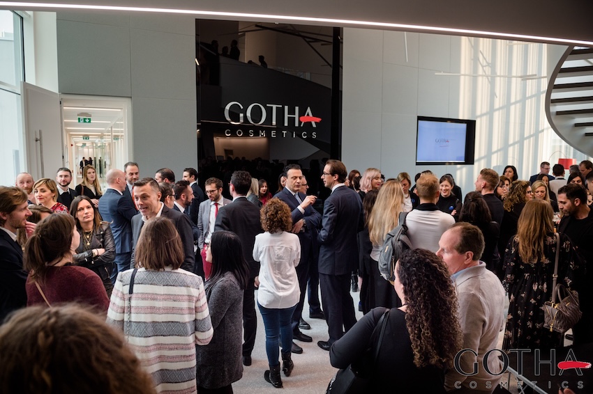Momento networking ospiti durante evento aziendale  - ACCAELLE Events | Organizzazione eventi e Wedding planner